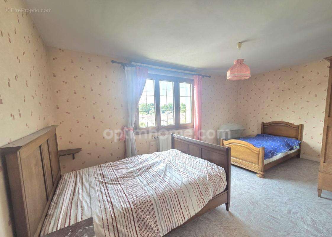 A VENDRE en EXCLUSIVITE maison de famille 5 chambres, 35 ares de terrain et petit hangar - photo 13