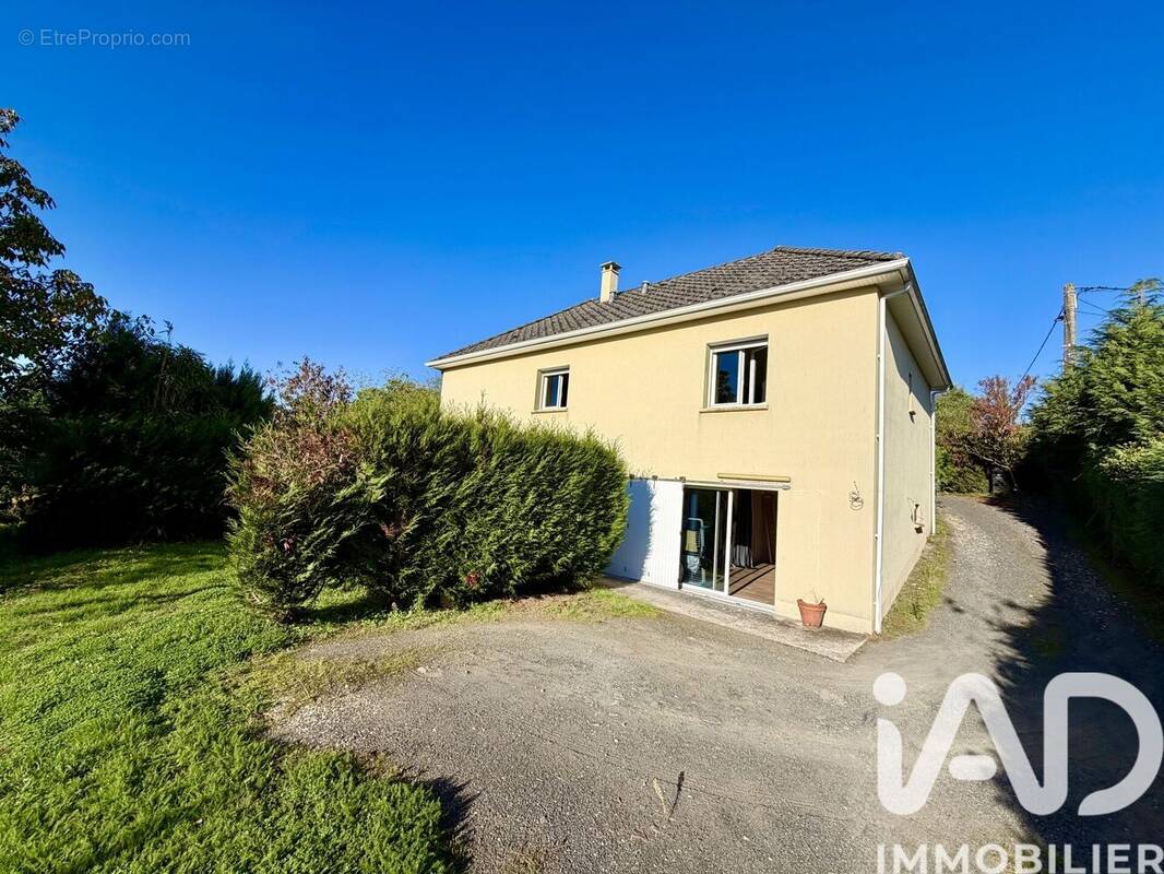 Photo 1 - Maison à LUBERSAC