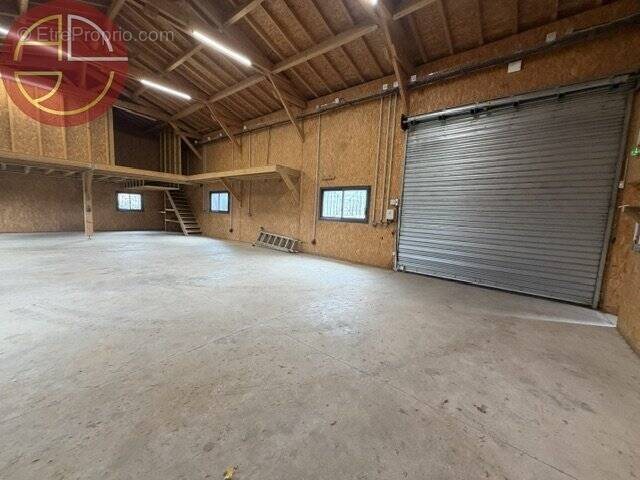 Commerce 260 m² à Flourens  - photo 1