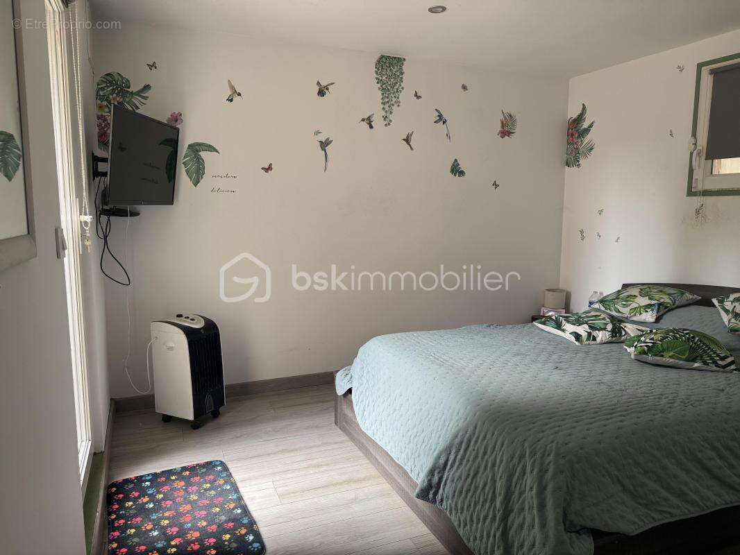 À La Roquebrussanne (83136), maison de plain-pied rénovée avec studio indépendant sur 1 650 m² de terrain plat et clôturé - photo 19