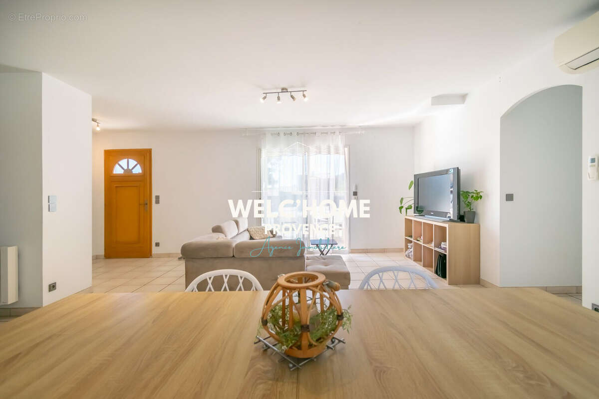 Maison à VINON-SUR-VERDON