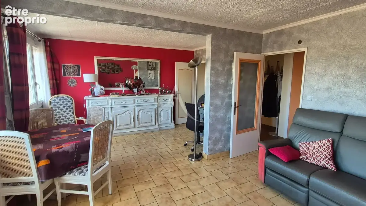Appartement T3 77m², vue cathédrale, cave, dernier étage - photo 4