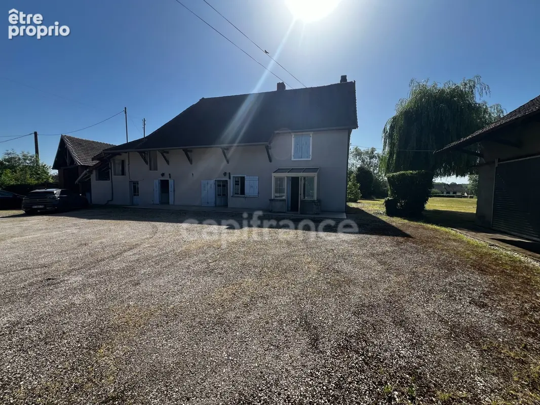 Longère avec 1 hectare de terrain et dépendances - photo 5