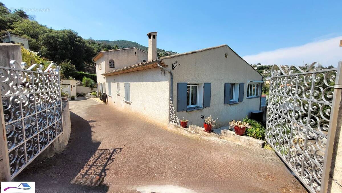 Maison à MANDELIEU-LA-NAPOULE