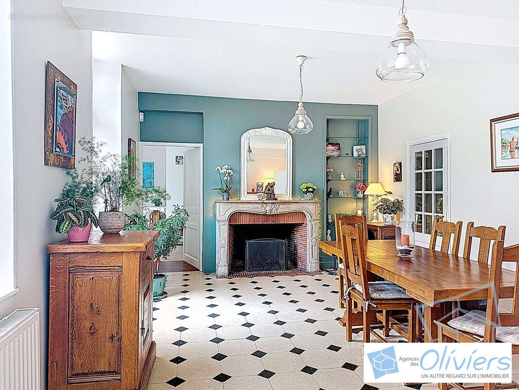 Maison à LA CELLE-LES-BORDES