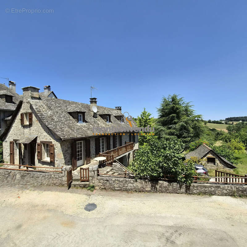 Maison 158 m² à Montsalvy  - photo 2