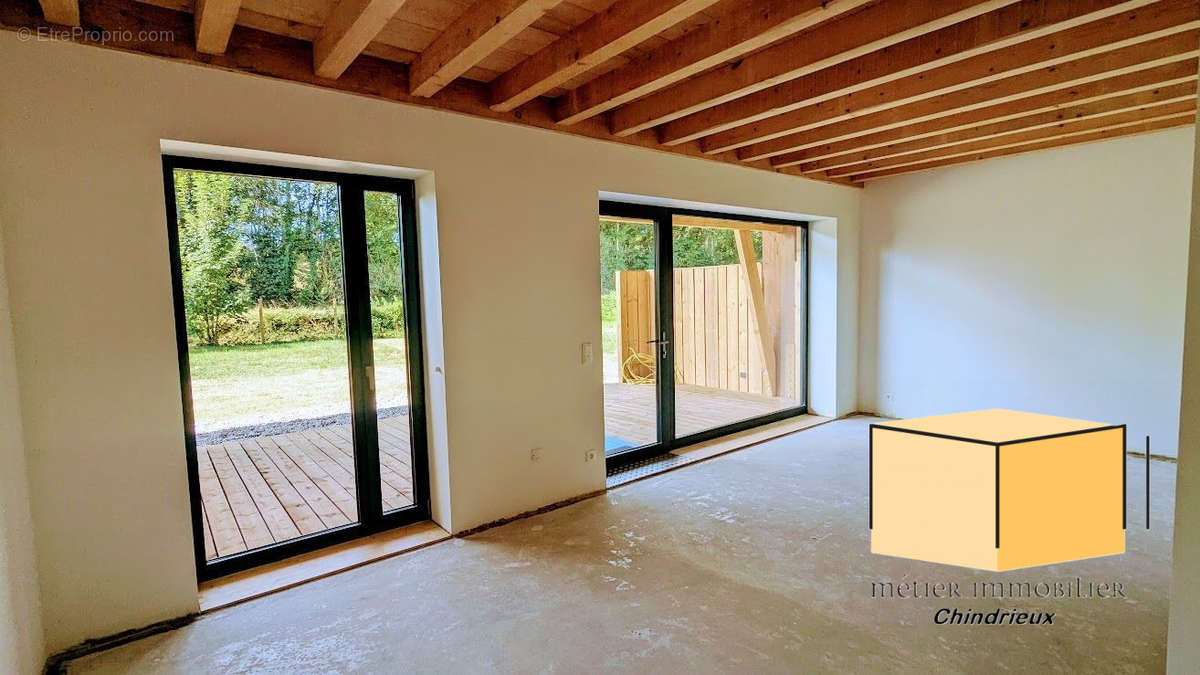 Appartement à CEYZERIEU