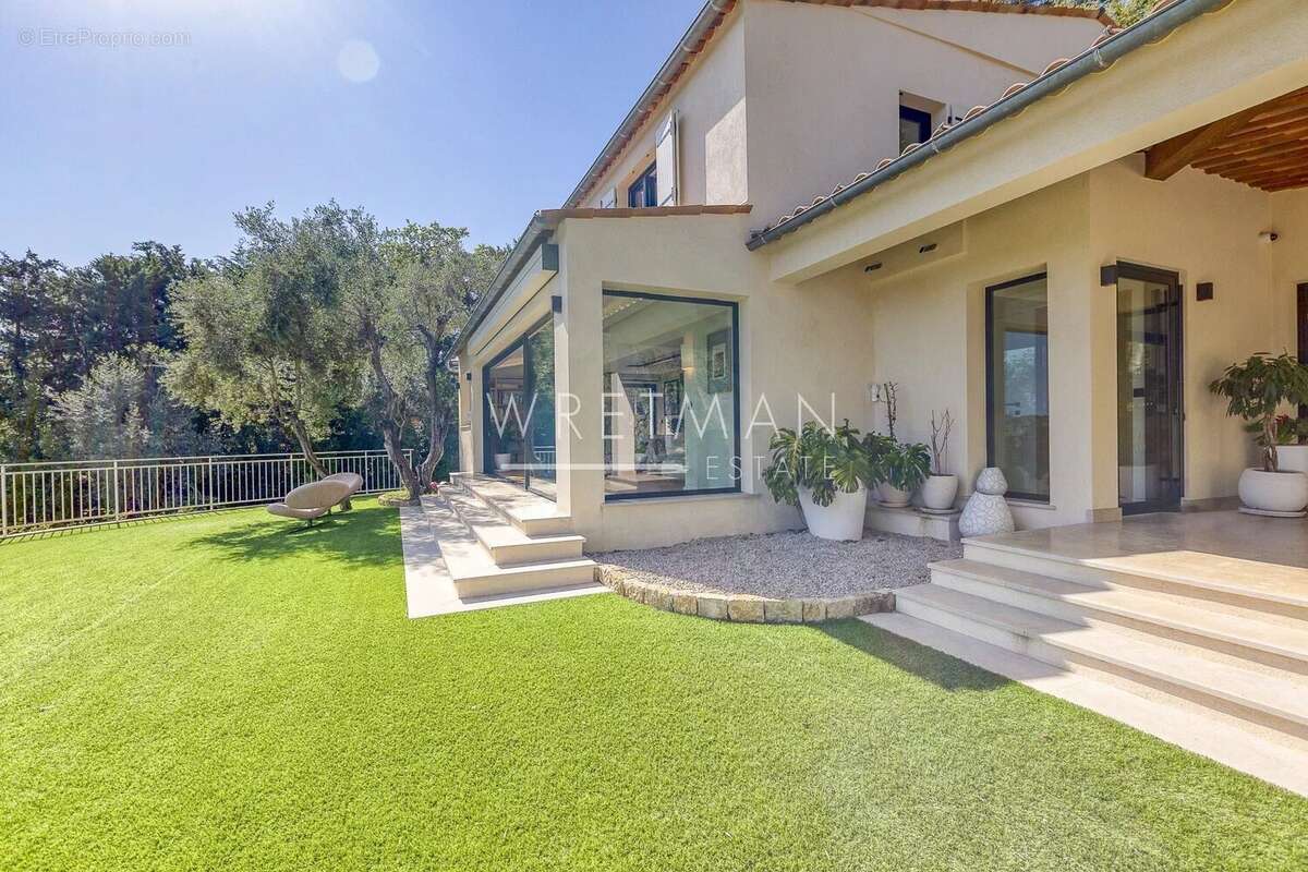 Maison à VALBONNE