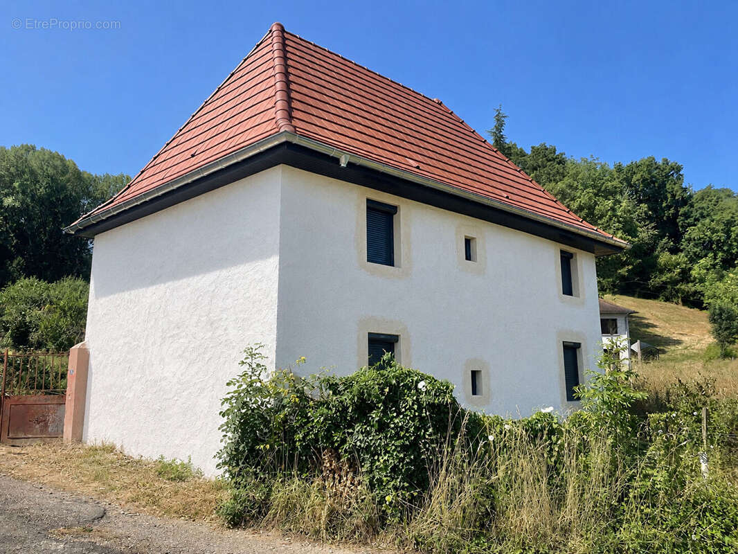 Maison de 90 m² à SAINT-CHEF (intérieur à rénover) - photo 4