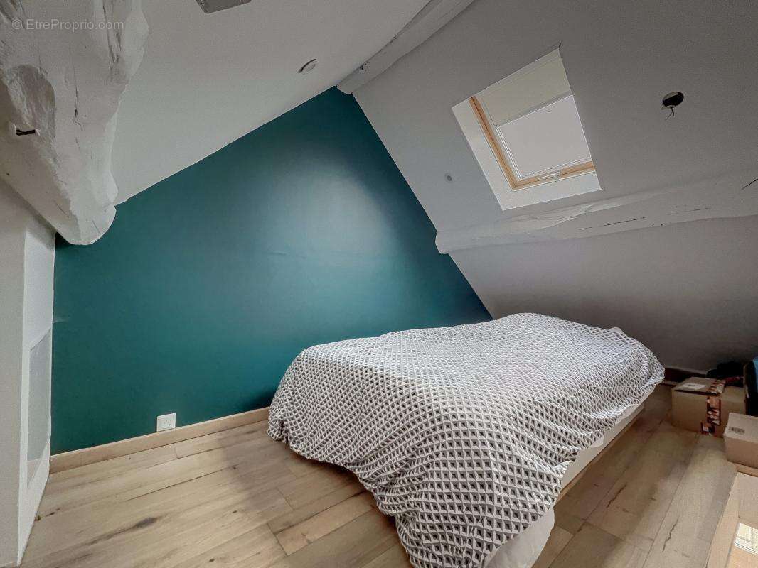 Maison à VILLECOMTE