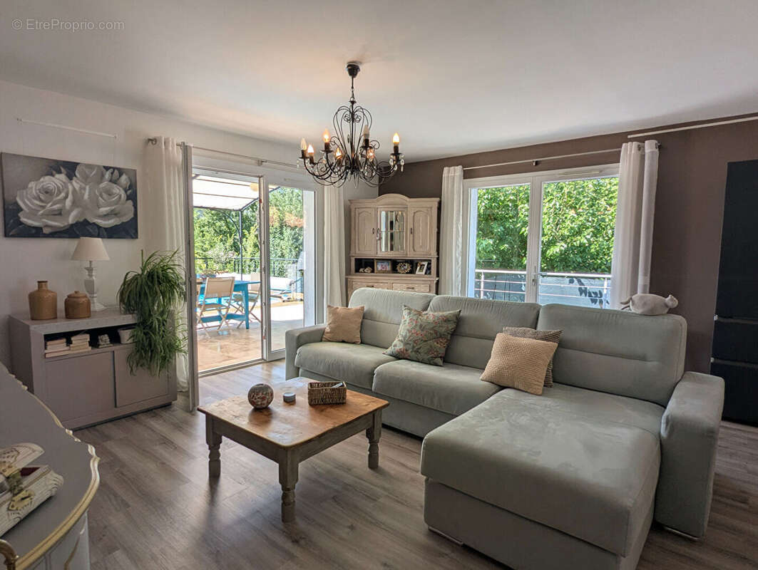 SALERNES, maison de plain-pied, 3 chambres, piscine au calme - photo 9