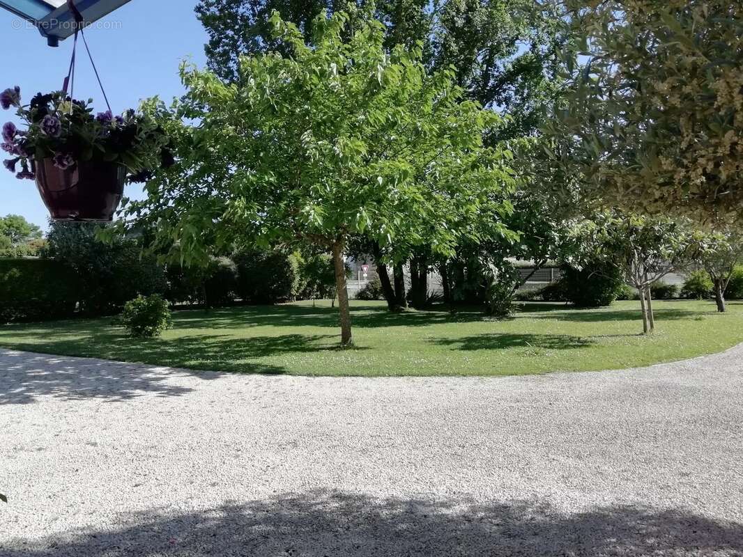 Maison à BRIZAMBOURG