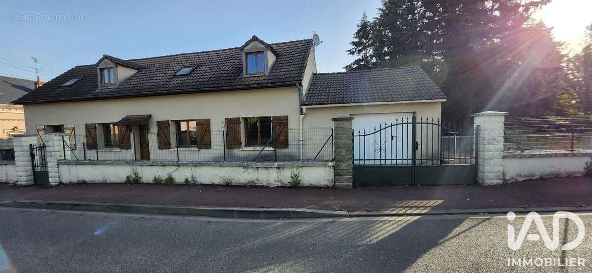Maison 140 m² à Lorris  - photo 2