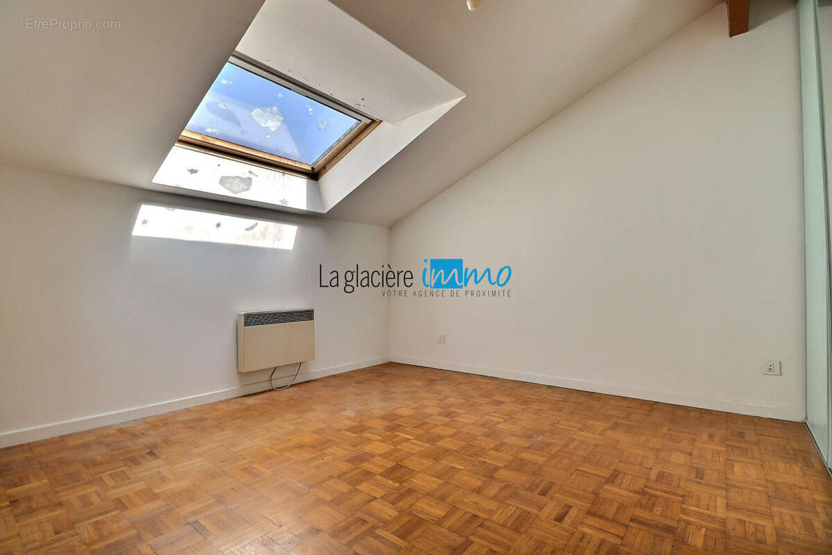 Maison 152 m² à Saint-Genes-Champanelle  - photo 9