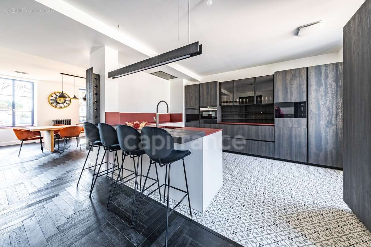 Propriété à vendre composée d'une demeure de Maitre et une deuxième maison avec piscine et jardin - photo 5
