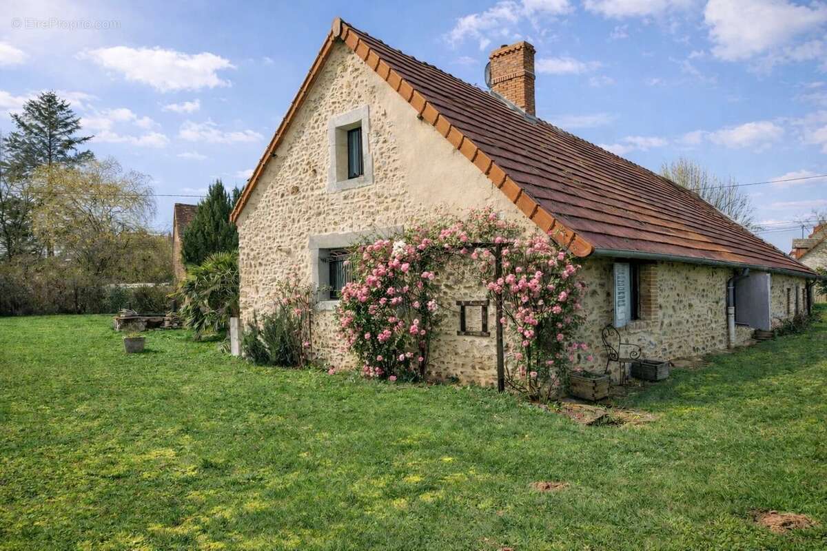 Maison à FLEURIEL