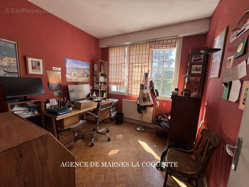 Maison à MARNES-LA-COQUETTE