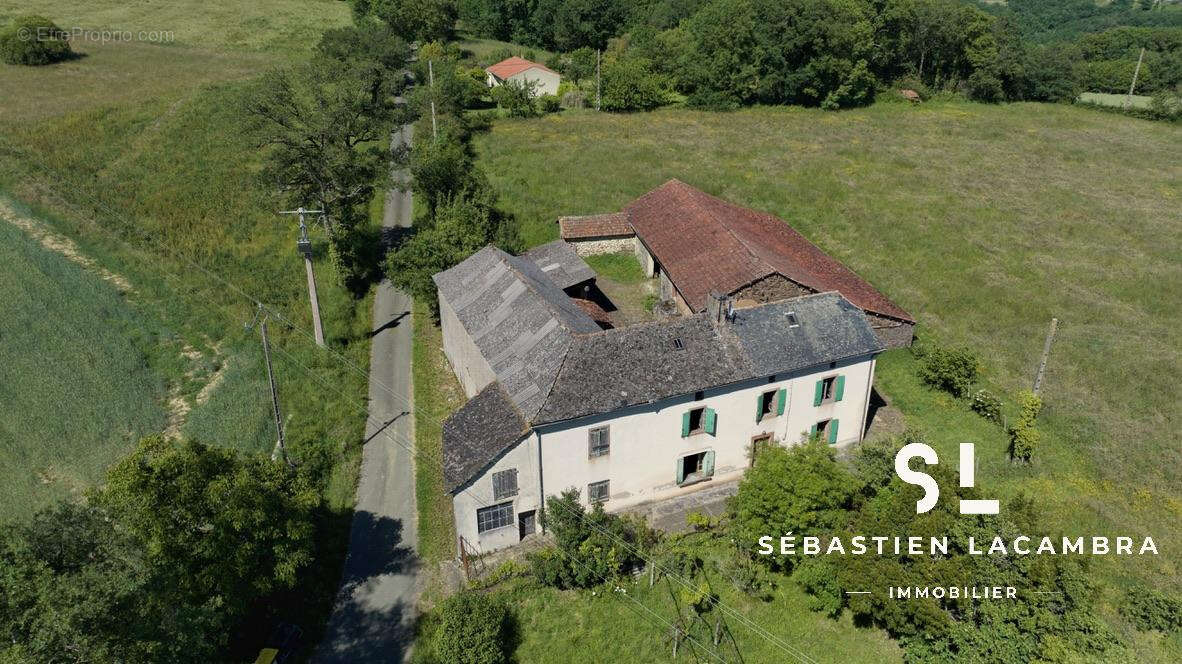 Maison à JOUQUEVIEL