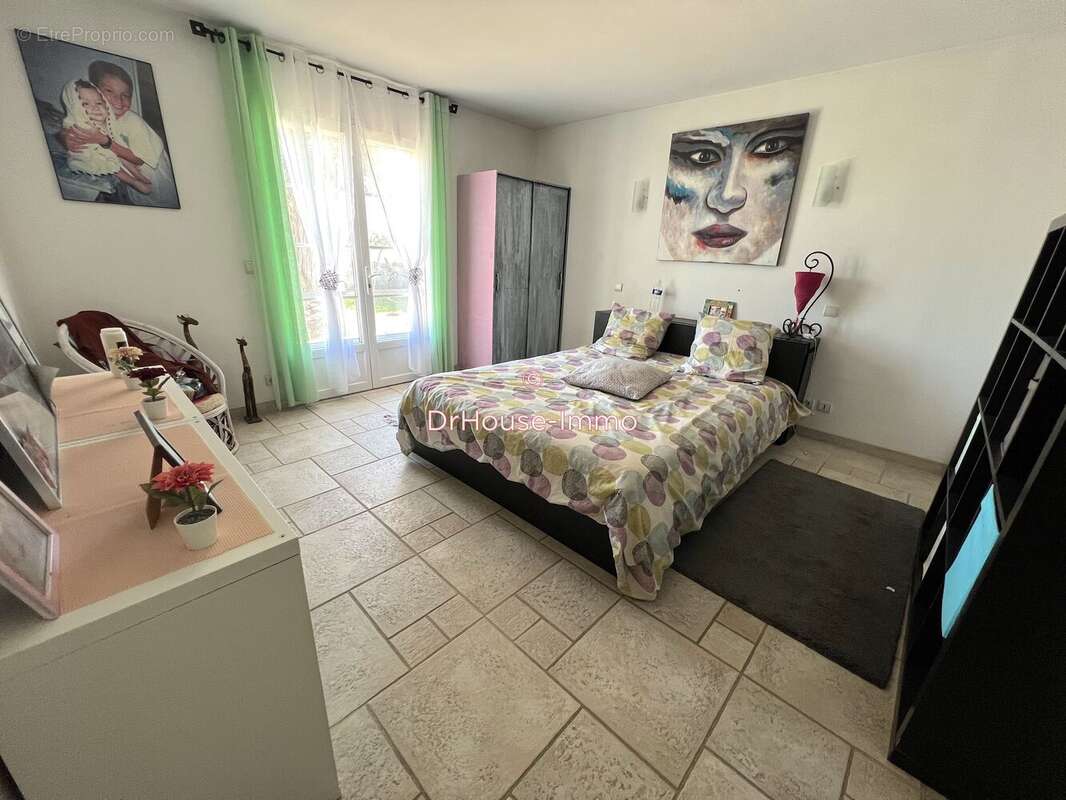 Maison 142 m² à Saint-Laurent-D'aigouze  - photo 6