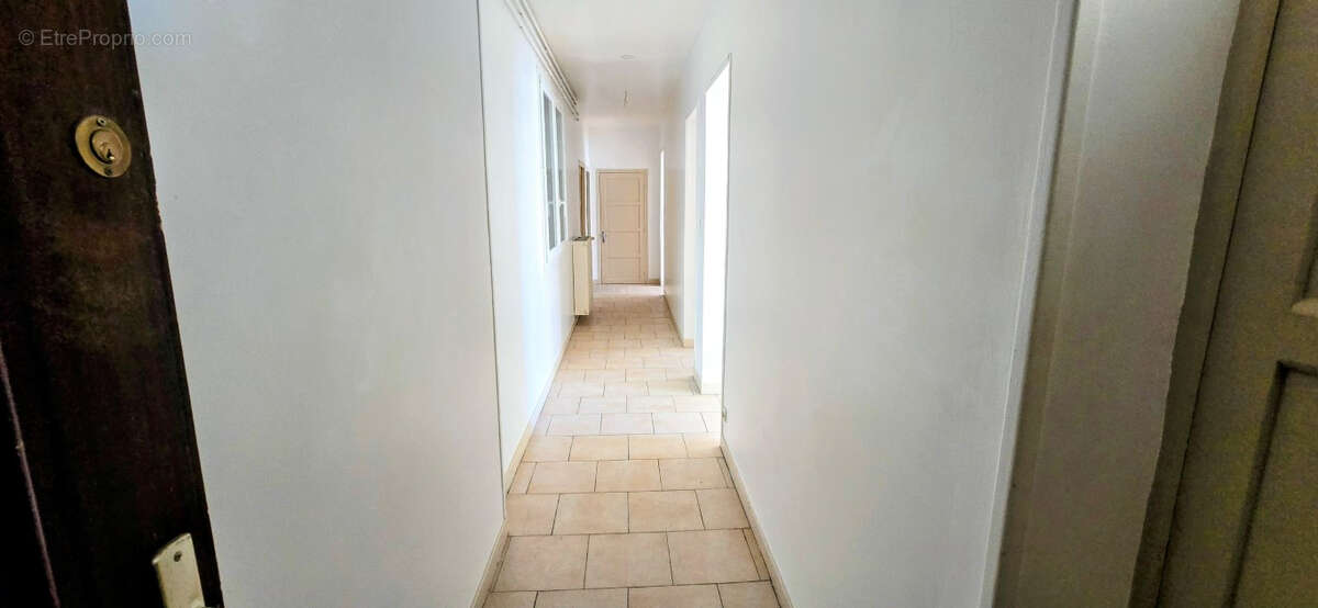 Appartement Gray 3 pièce(s) 62.20 m2 - photo 2