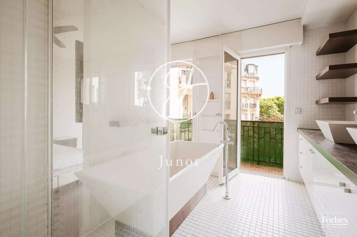 Paris 16e - GARIGLIANO - Appartement type duplex à vendre - 5 pièces - 177,93m² Carrez - 4 chambres - 2 Balcons - Lumineux. - photo 15