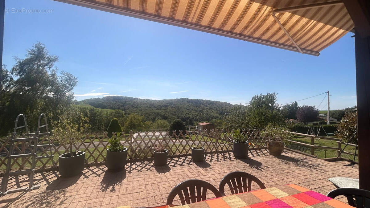 Maison à CHAZELLES-SUR-LYON