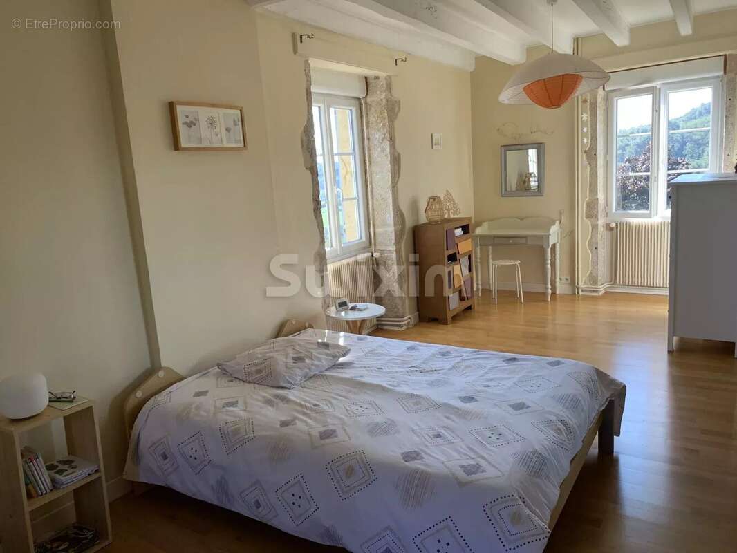 Maison à CULLES-LES-ROCHES