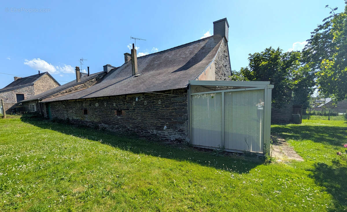 Maison en pierre avec dépendances et jardin – La Chapelle-Gaceline (La Gacilly) - grand terrain - véranda - charme - garage - photo 14