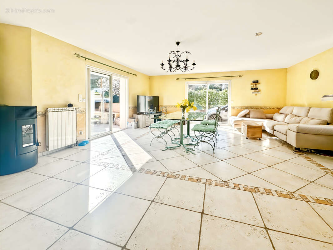 Maison à VENTABREN