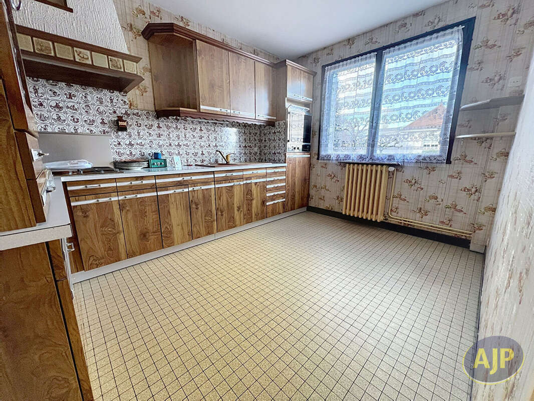 Maison à SAINT-MACAIRE-EN-MAUGES