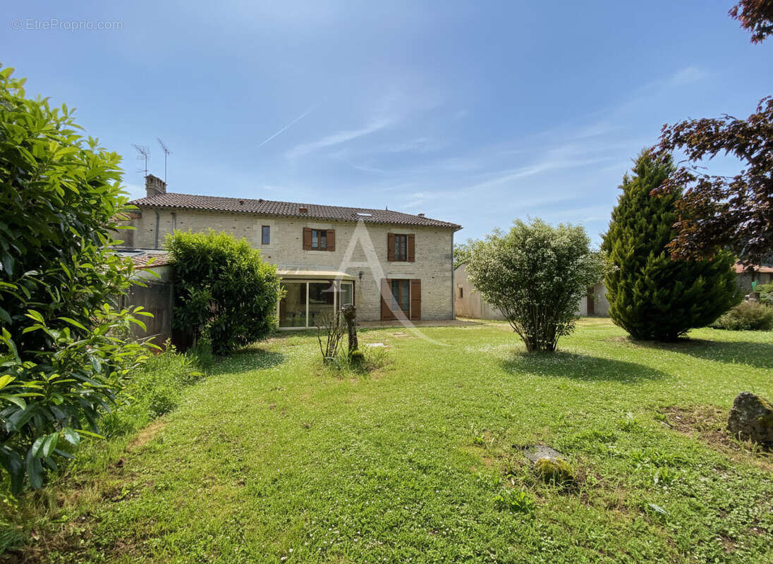 Maison à MIRAMBEAU