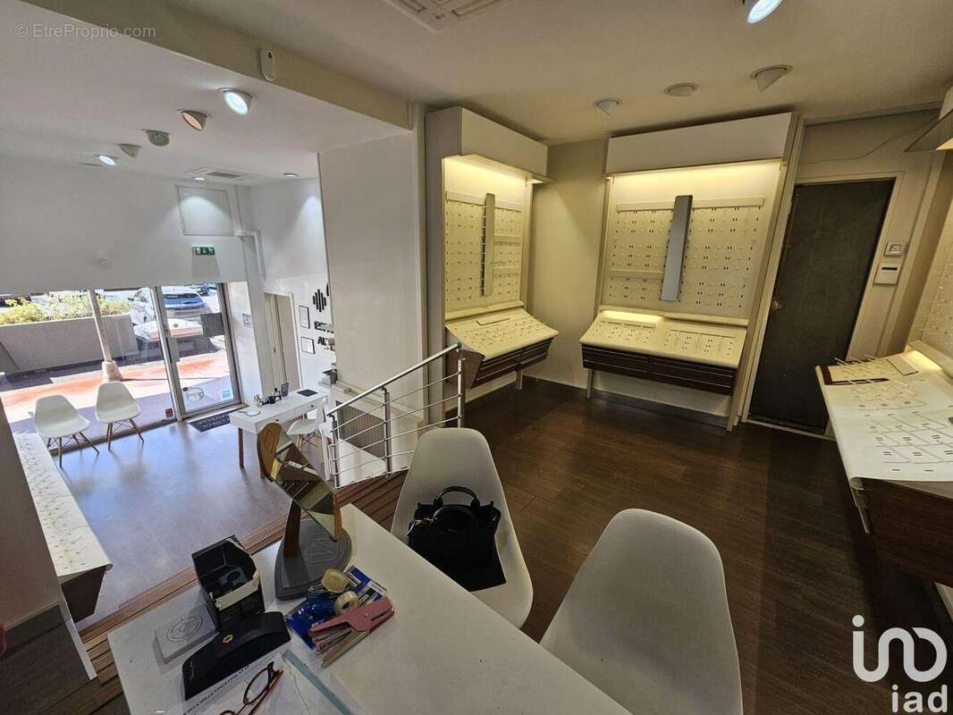 Photo 6 - Commerce à LA CELLE-SAINT-CLOUD