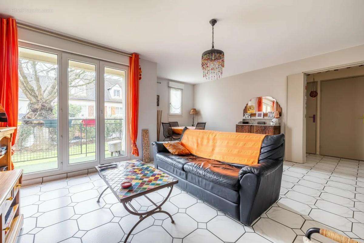 Appartement à CHILLY-MAZARIN