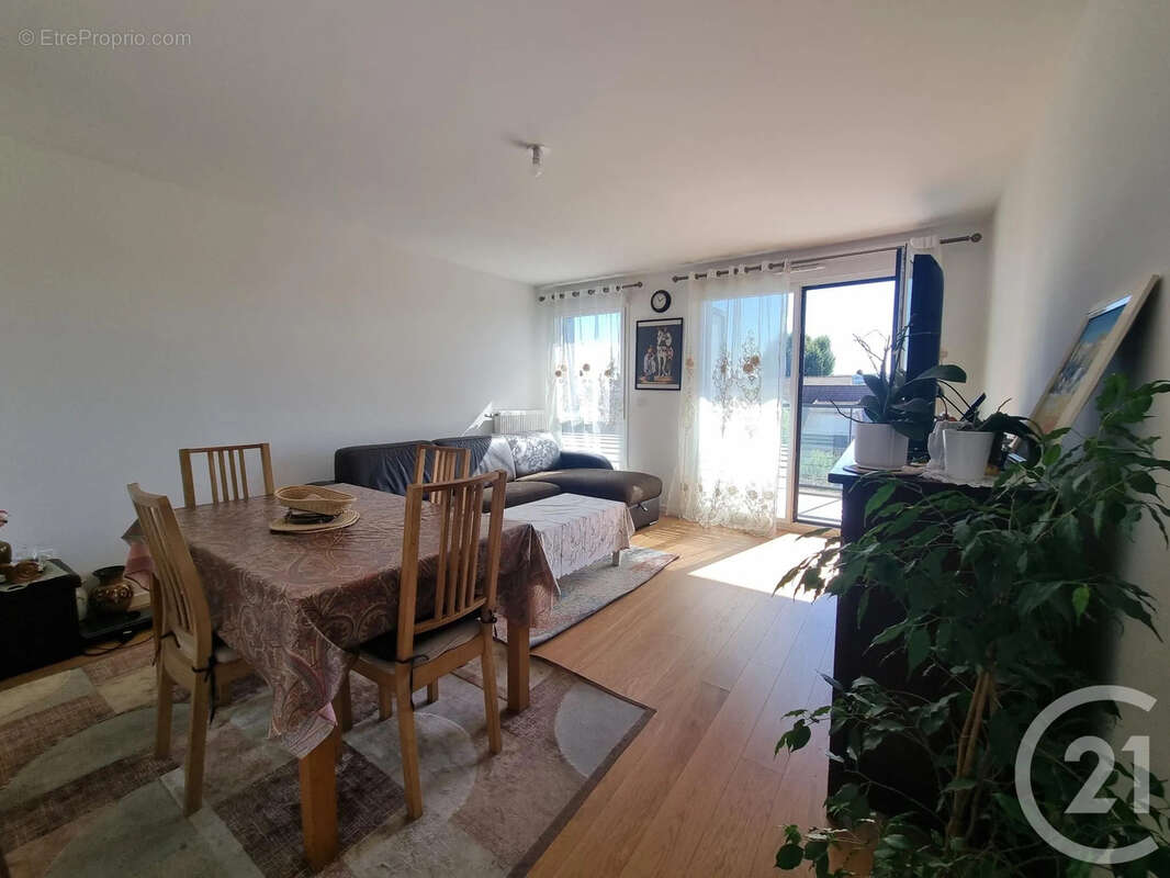 Appartement à SAINT-MAUR-DES-FOSSES