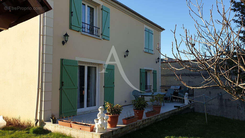 Maison à LIMEIL-BREVANNES