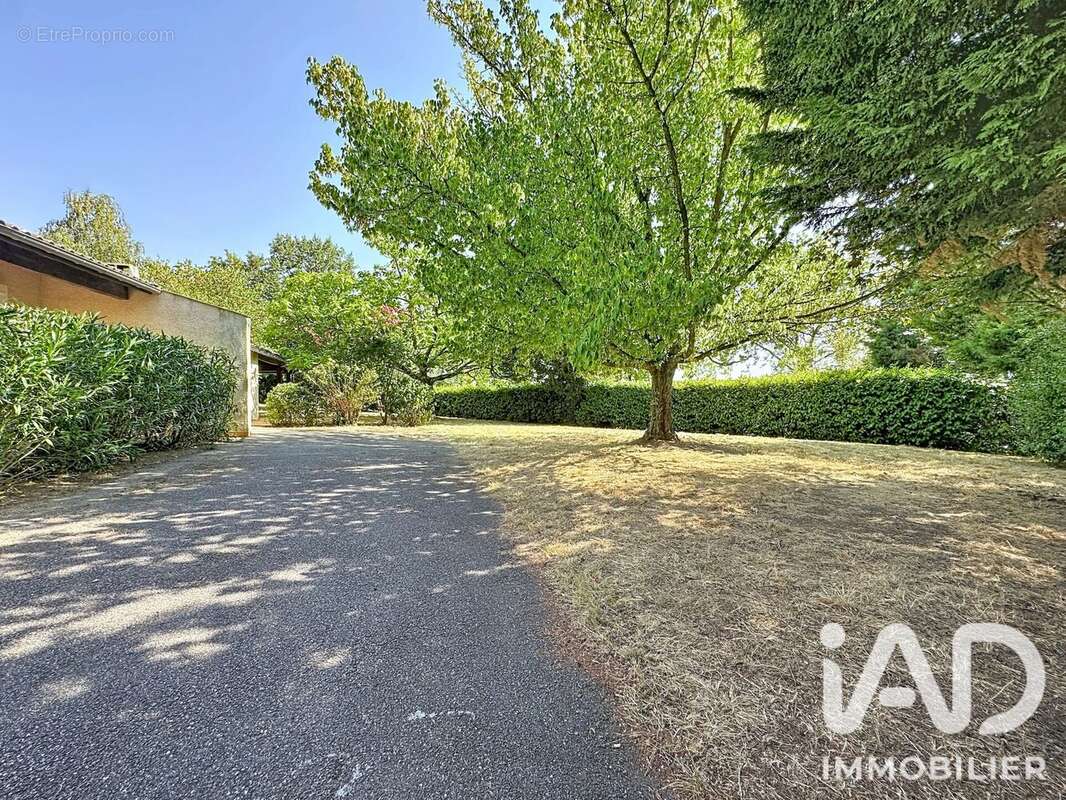 Maison 226 m² à Villepinte  - photo 2