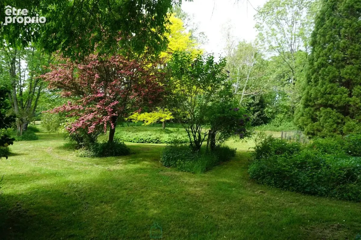 Domaine de 36 hectares avec sa charmante gentilhommière du XVIIe siècle, nichée au coeur du parc naturel du Périgord vert. - photo 10