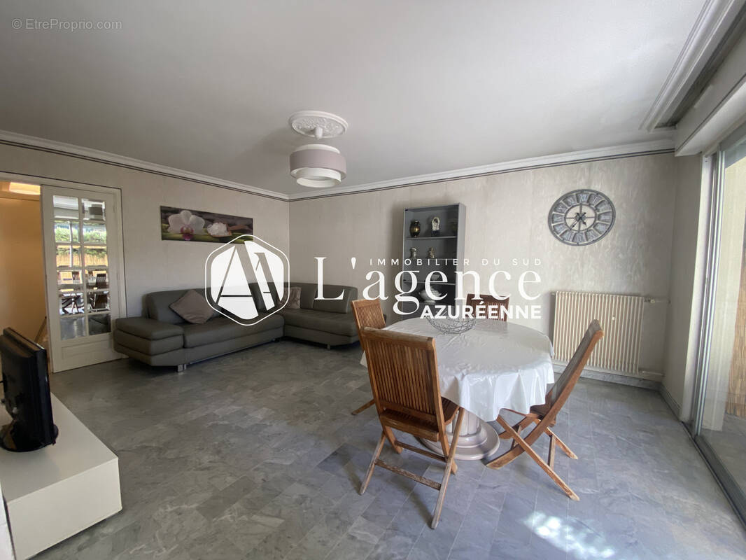 Appartement à SAINT-LAURENT-DU-VAR