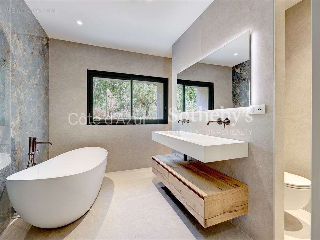 Maison à TOURRETTES