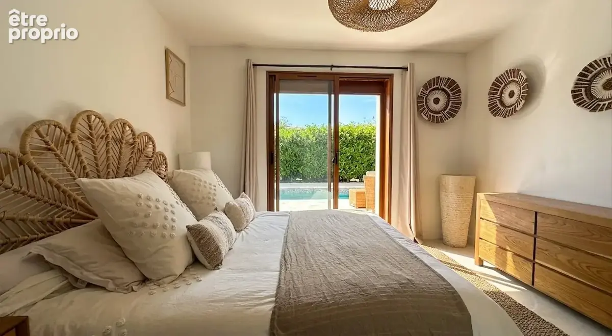 Villa balinaise rénovée proche du Bourg de type 6 pièces de 180 m2 avec piscine - photo 13
