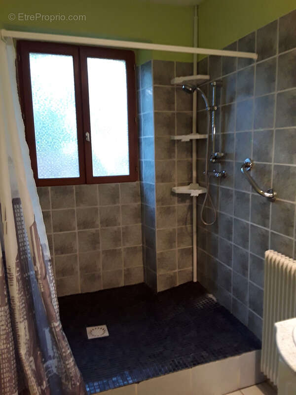 Maison en pierres avec belle grange et terrain - photo 11