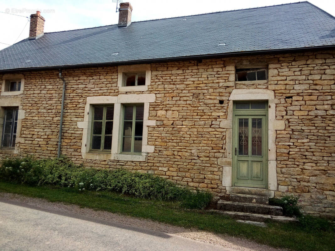 Maison à PRECY-SOUS-THIL