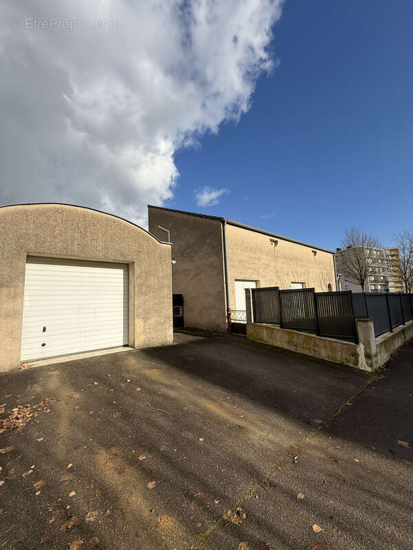 Maison d'architecte de 300m2 sur un terrain de 5.79 ares avec jardin et garage - photo 21