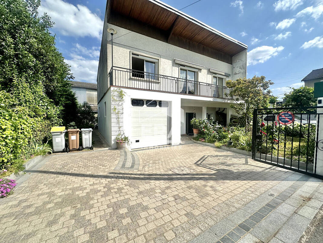 Maison à SARTROUVILLE