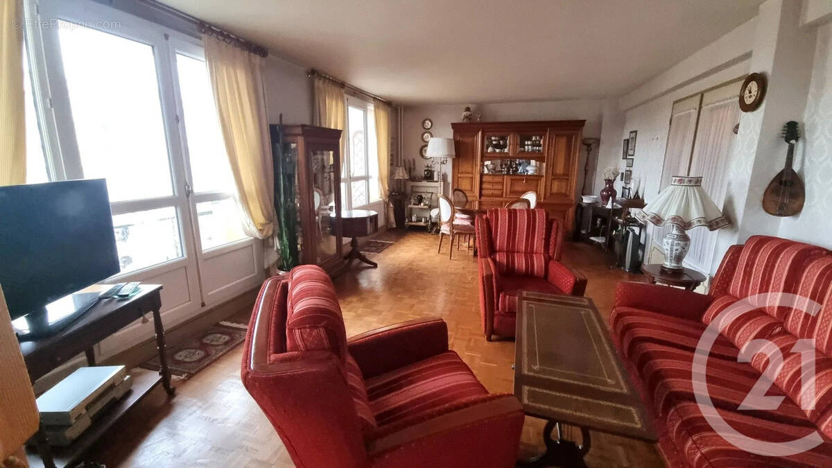 Appartement à SAINT-MAUR-DES-FOSSES