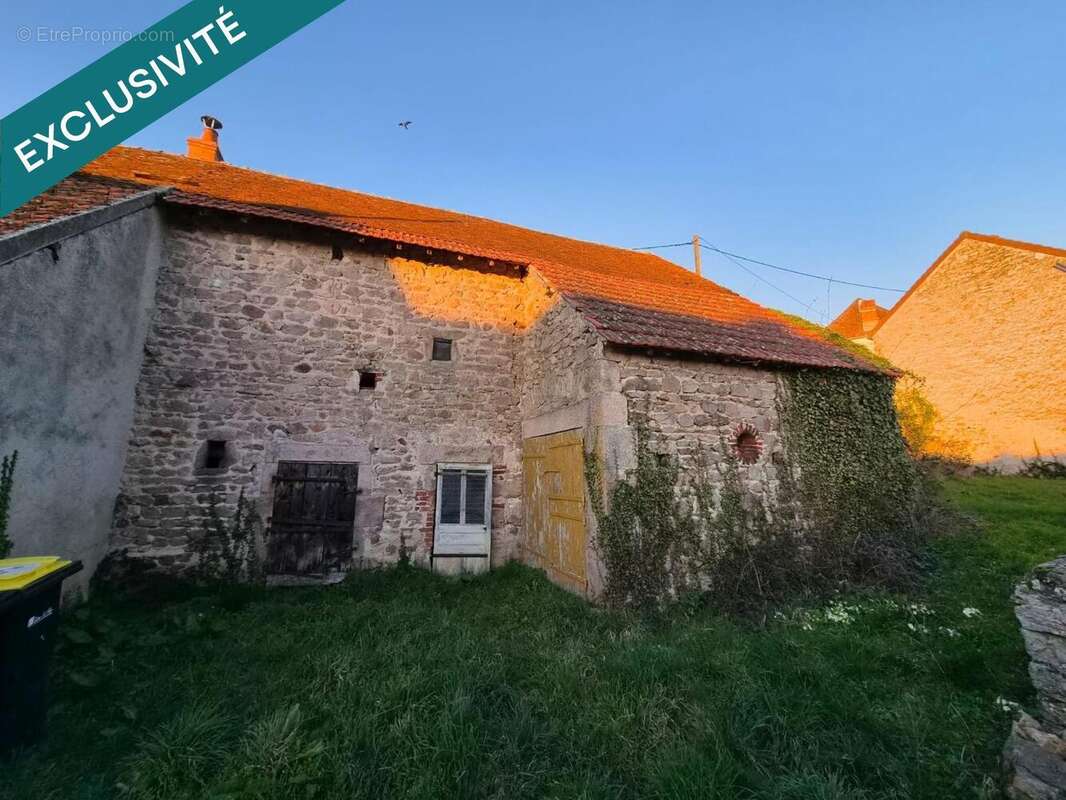 Photo 2 - Parking à ECHASSIERES