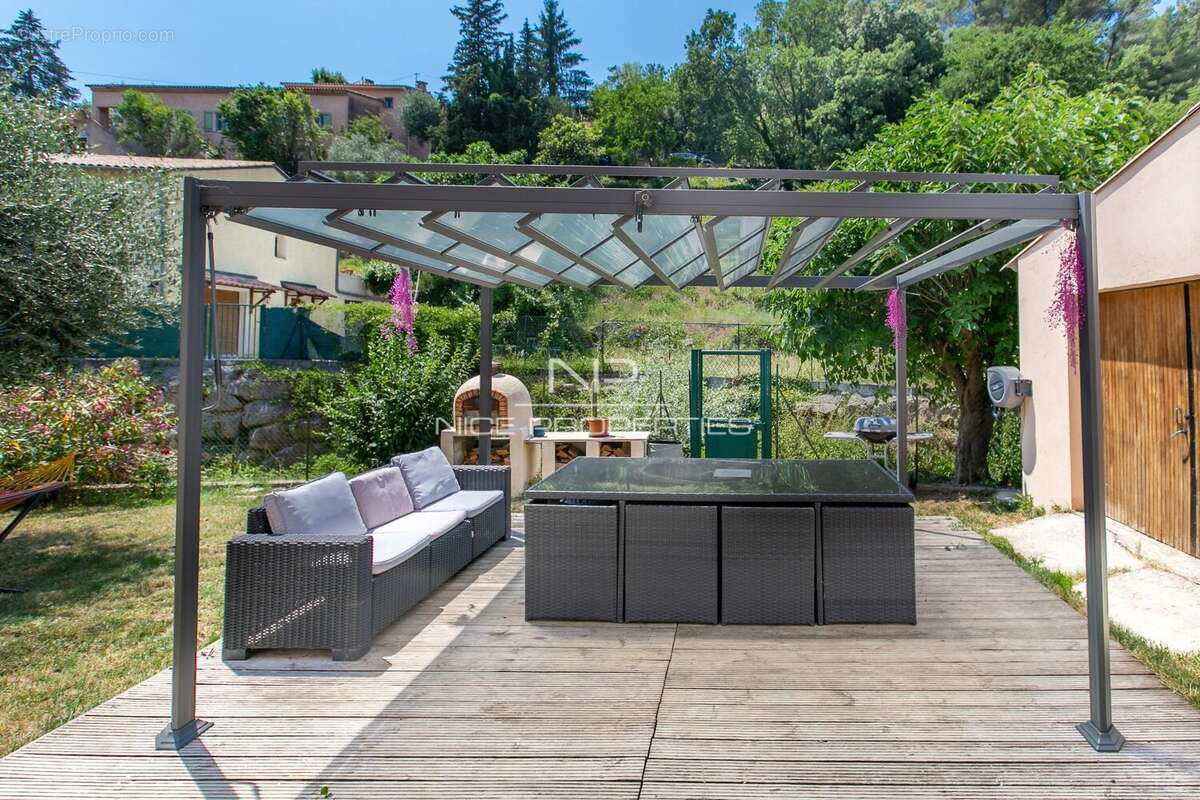 LEVENS - Maison familiale de 122 m² avec piscine, garage et nombreux stationnements - photo 2