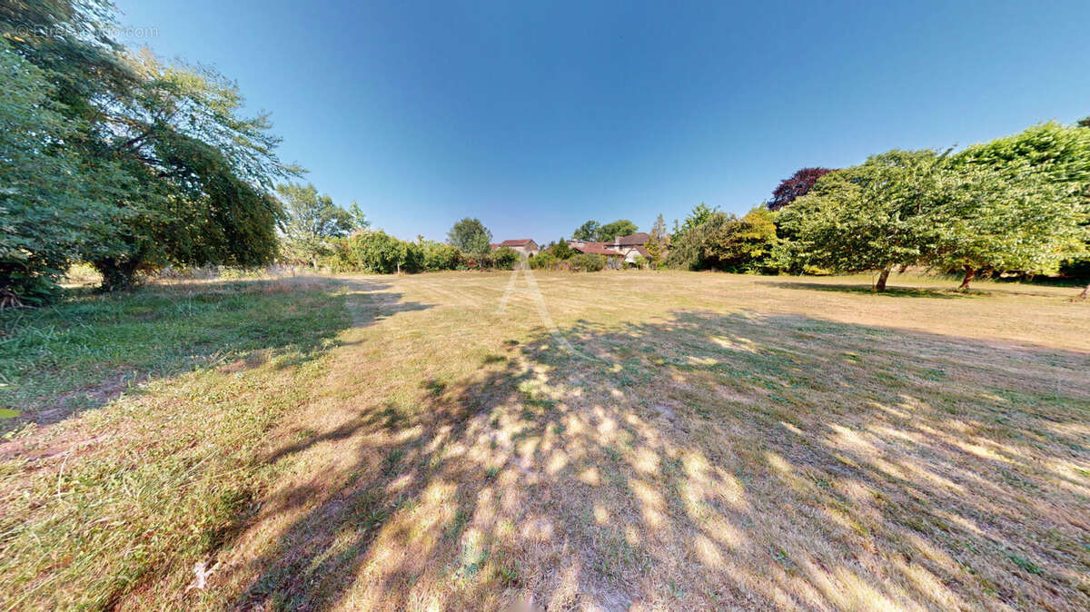Maison de caractère à rénover. Centre-bourg 330,31 m² habitables sur 17 958 m² de terrain - photo 18