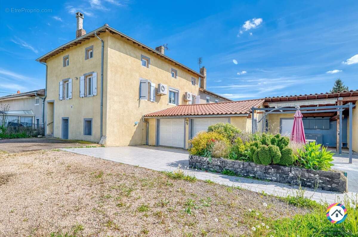Maison à LA CHAPELLE-DE-GUINCHAY