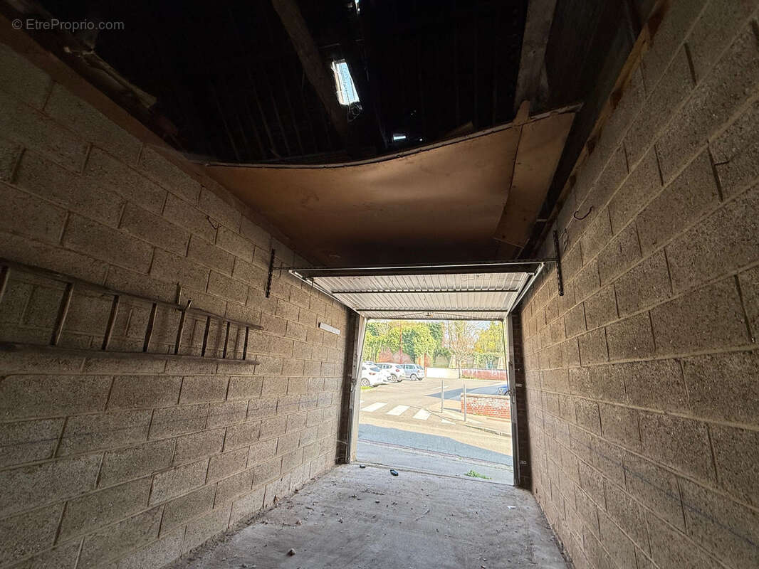 Parking à POIX-DE-PICARDIE